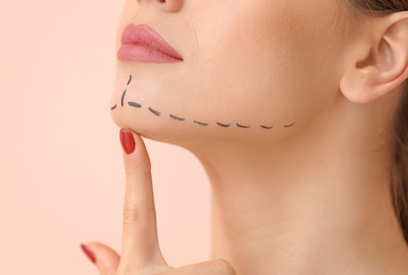Mother in Kuwait abandoned her children to travel abroad for plastic surgery